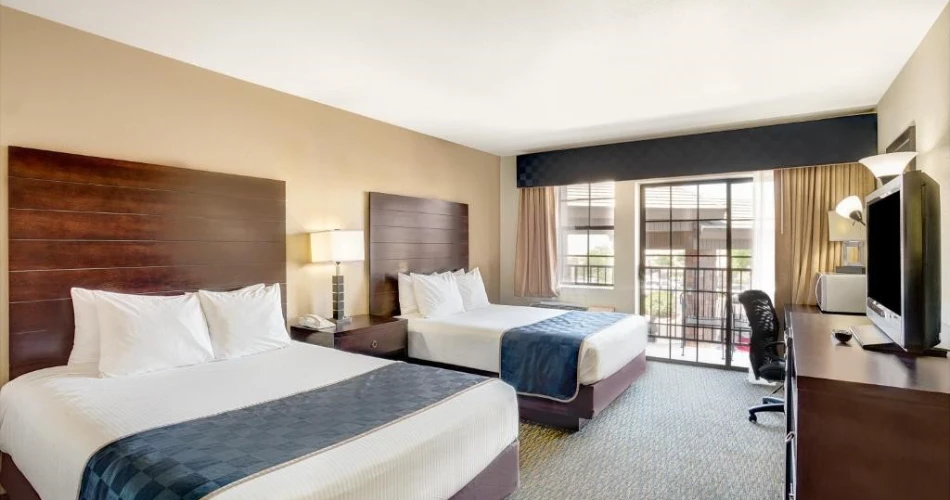 Luxury, Comfort, and Budget Stays Near Antelope Canyon, AZ