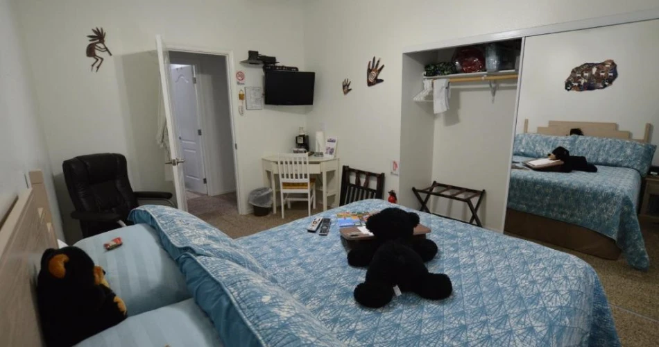 Luxury and Comfort: Top Accommodations Near Lower Antelope Canyon in Paris