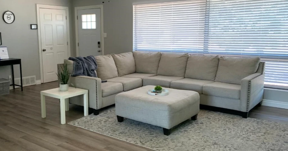 Luxury and Comfort: Top Accommodations Near Lower Antelope Canyon in Paris