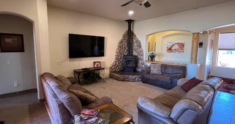 Luxury and Comfort: Top Accommodations Near Lower Antelope Canyon in Paris