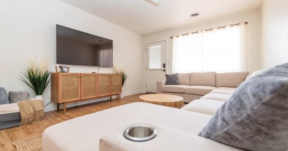 Luxury and Comfort: Top Accommodations Near Lower Antelope Canyon in Paris